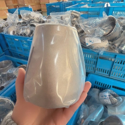 Seamless Alloy Steel Butt Welding Reducer A234 WP11 Black UNS K11597