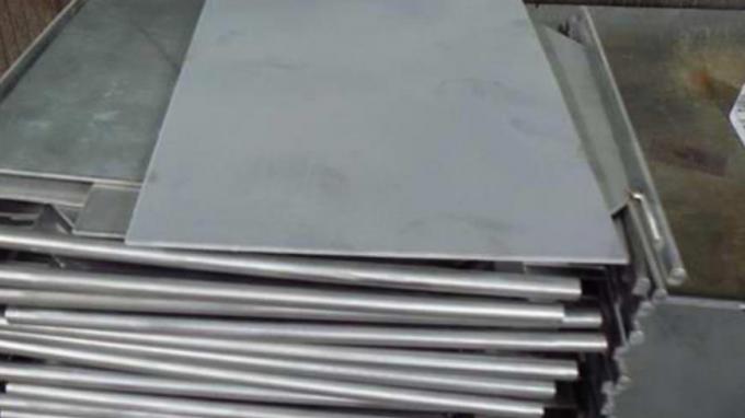 Galvanized Welded Steel Pipe ASTM DIN GB JIS Seamless Coated Pipe for Custom Length Services 12